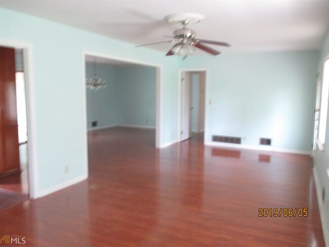 Building Photo - 2995 Woodrow Manor