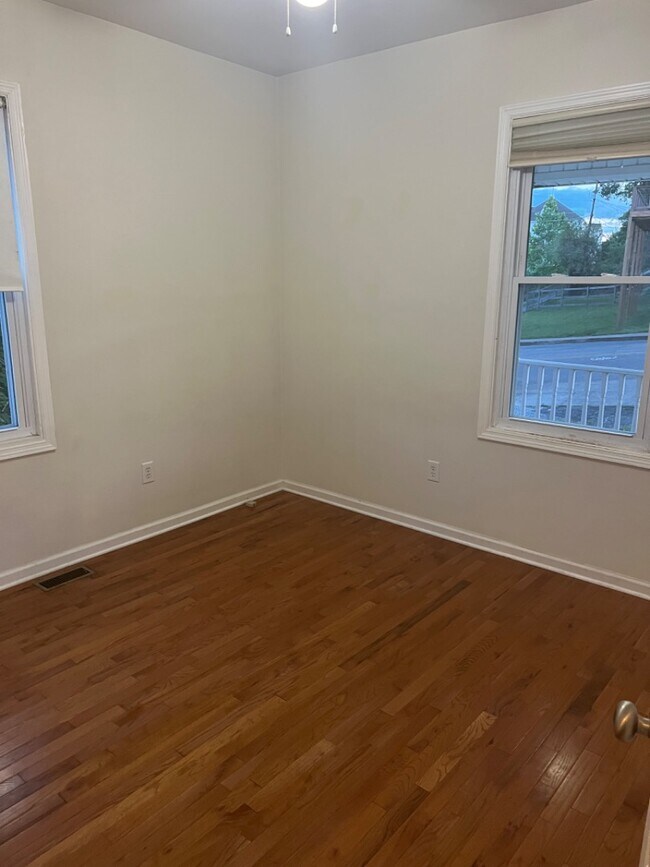 Foto del edificio - 903 E Watauga Ave
