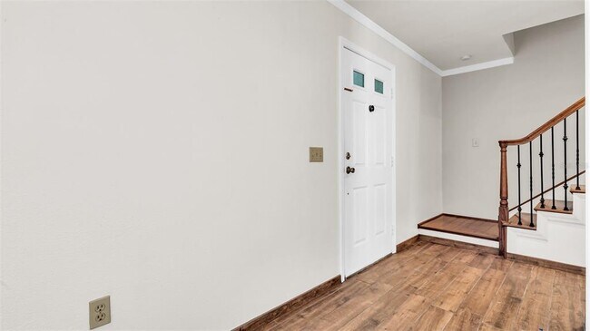 Foto del edificio - 2430 Falcon Ln