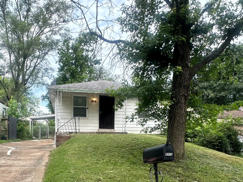 Primary Photo - 9705 Winkler Dr