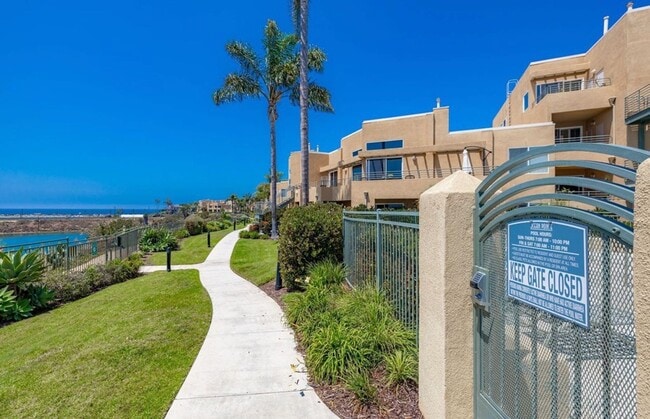 Foto del edificio - Carlsbad Condo West of 5 Freeway with Lagoon Views - Available June 1st!