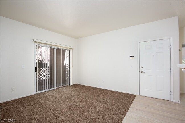 Building Photo - 2110 Los Feliz St