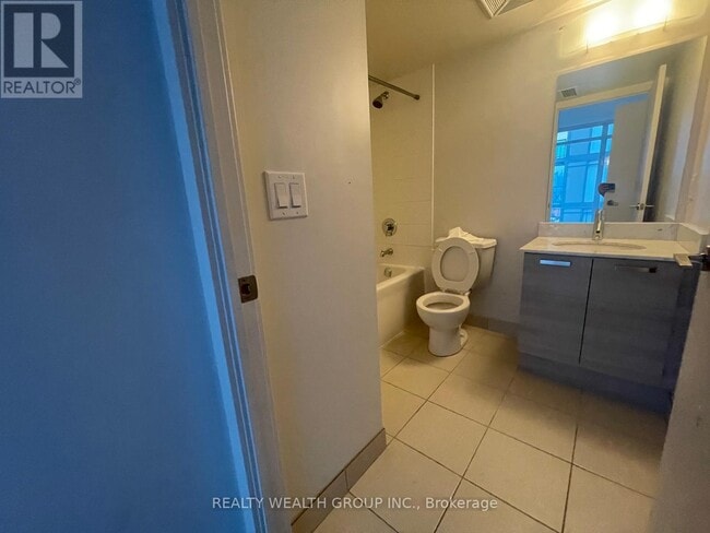 Building Photo - 36 Lisgar St