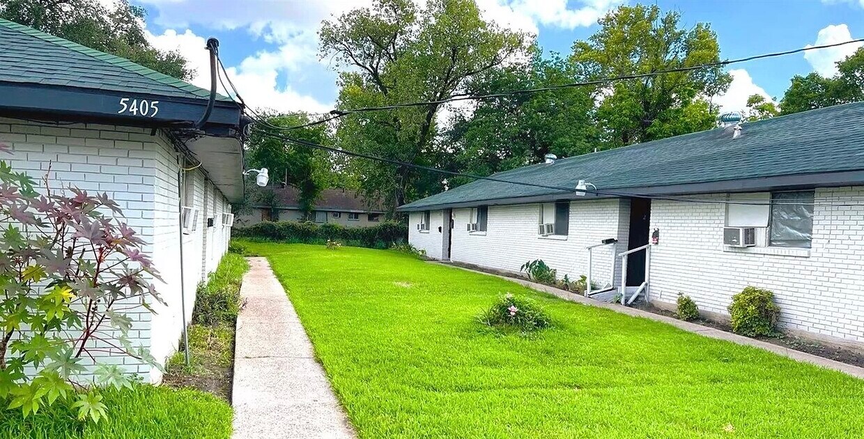 Building Photo - 2401 Lockwood Dr