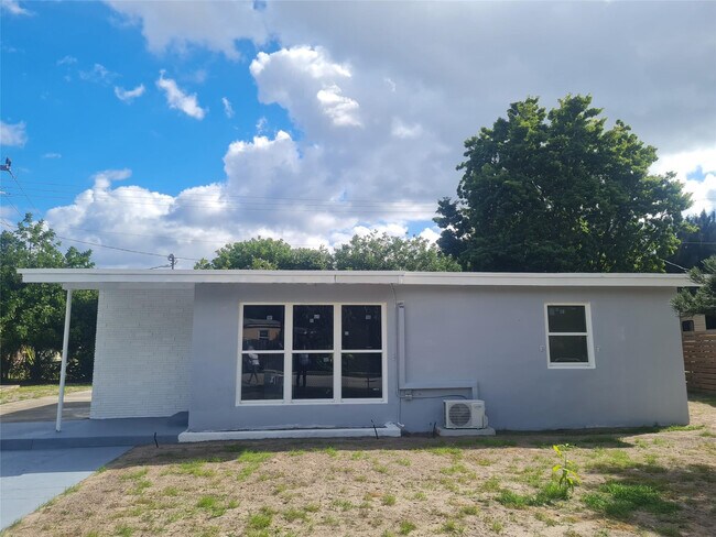 Foto del edificio - 4390 Ter