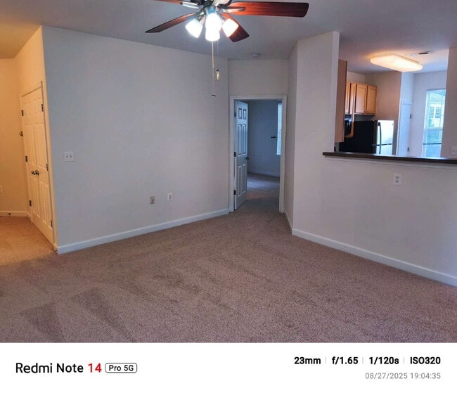 Building Photo - Vibrant Brambleton Condo Steps from Town C...