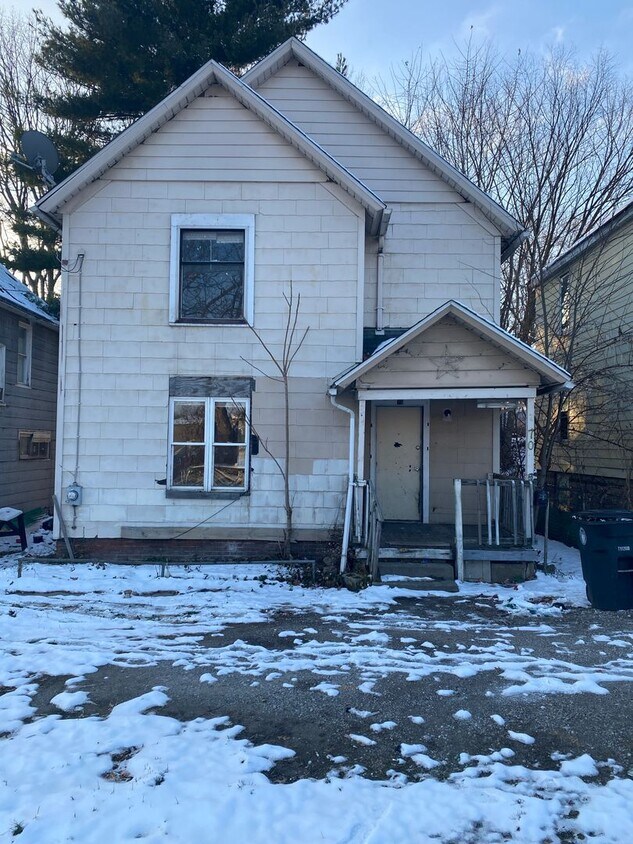 Primary Photo - Spacious 3-Bedroom Home for Lease in Akron