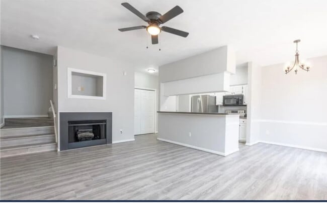 Building Photo - 302 Primrose Ln