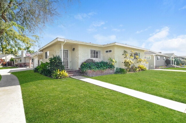 Foto del edificio - 2256 McNab Ave