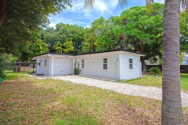 Foto del edificio - 1528 NE 145th St