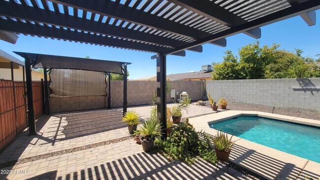 Foto del edificio - 1602 W Willow Ave