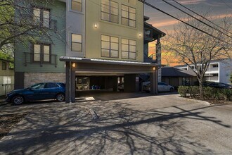 Building Photo - 907 Duncan Ln