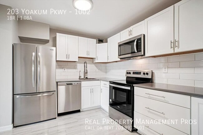 Foto del edificio - 203 Yoakum Pkwy