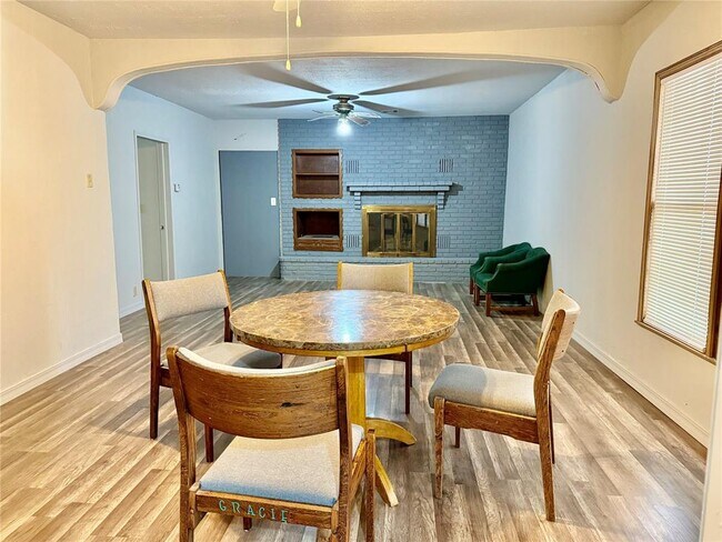 Foto del edificio - 1013 W 3rd St