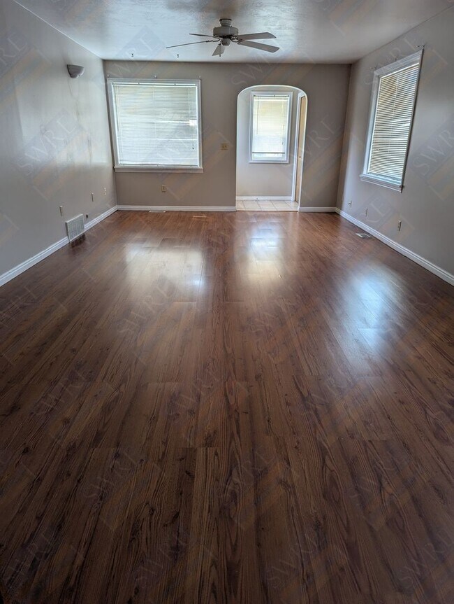 Foto del edificio - 160 W 2nd N