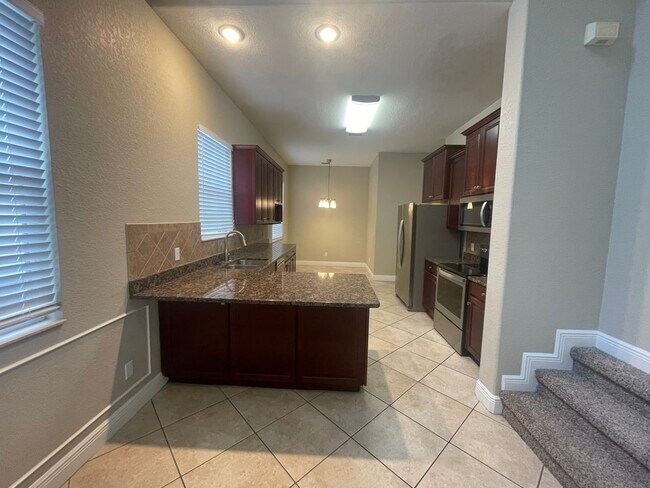 Building Photo - 5125 Fairway One Dr