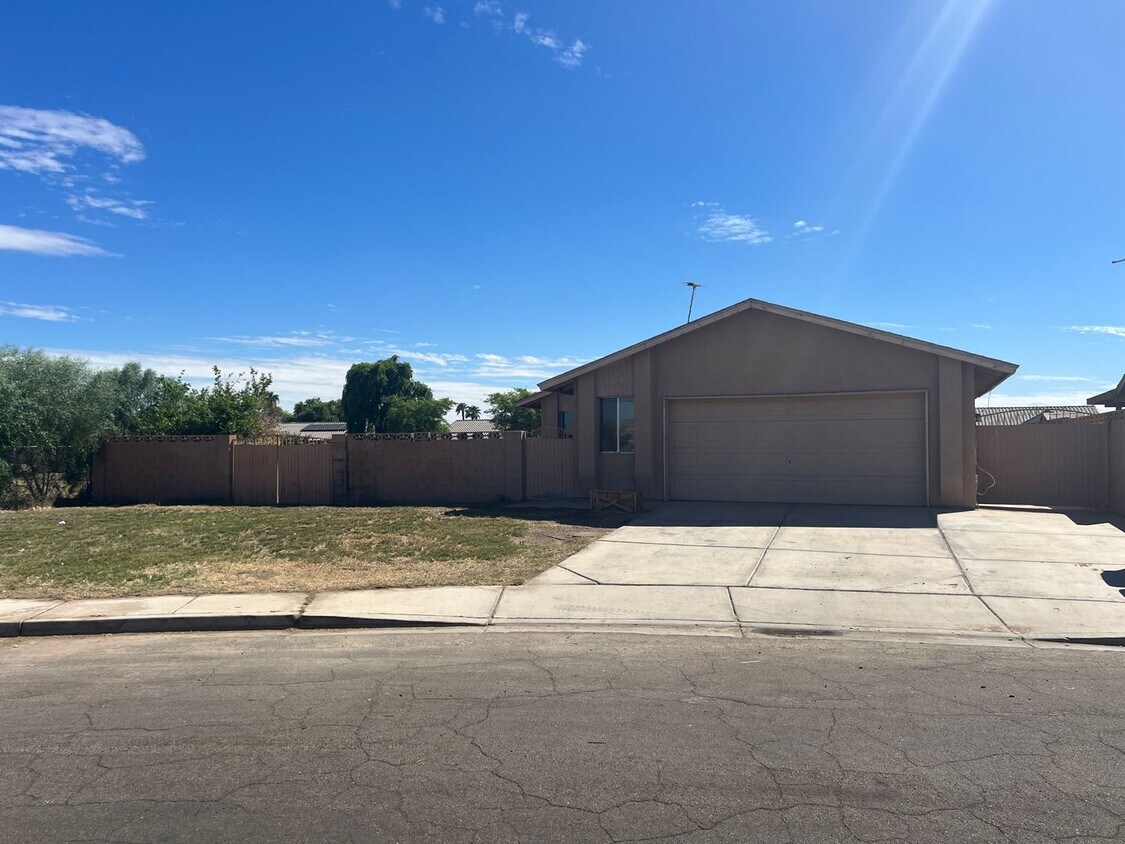 Foto principal - Three Bedroom Cibola Home on a large Lot