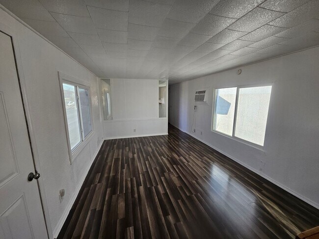 Building Photo - 2 Bed 1 Bath Fenced Mobile