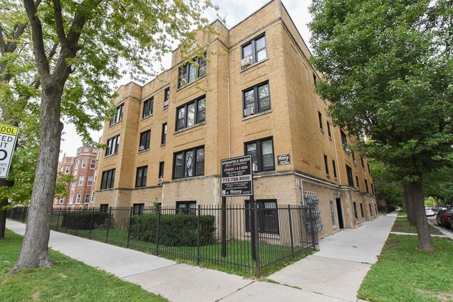 Building Photo - 3906 W Argyle St