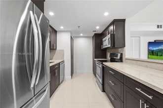 Building Photo - 2457 Collins Ave