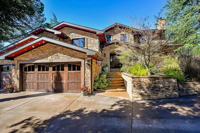 Building Photo - 6 Bed 4 Bath In Alamo