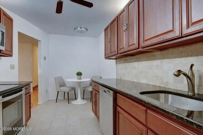 Building Photo - 59 Amberly Dr