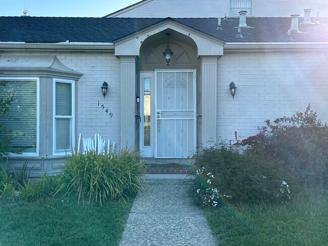 Building Photo - 1549 Brookvale Dr