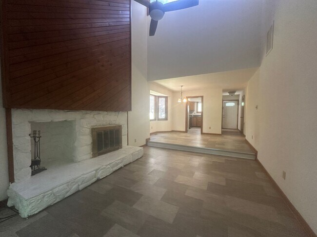 Foto del edificio - 5652 Thea Ln