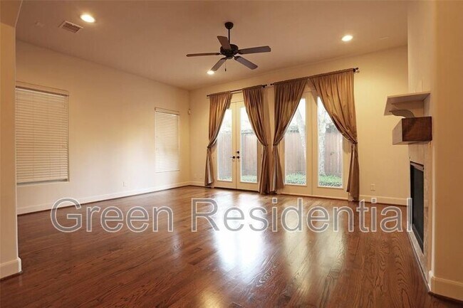 Building Photo - 1540A Lawrence St