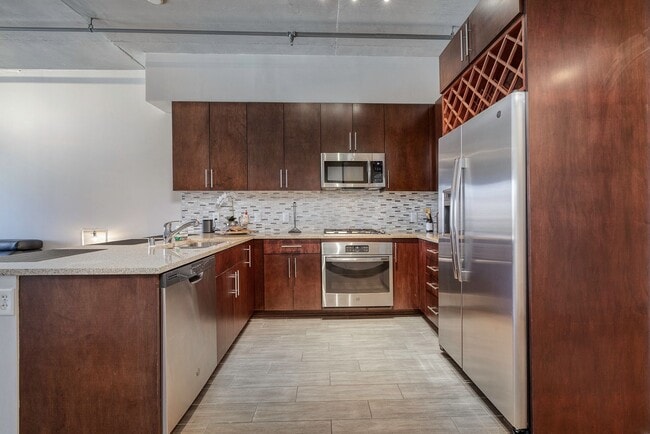 Foto del edificio - Fully Furnished Spacious One Bedroom - Downtown Las Vegas