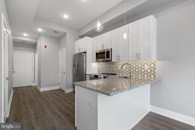 Building Photo - 2119 N Front St