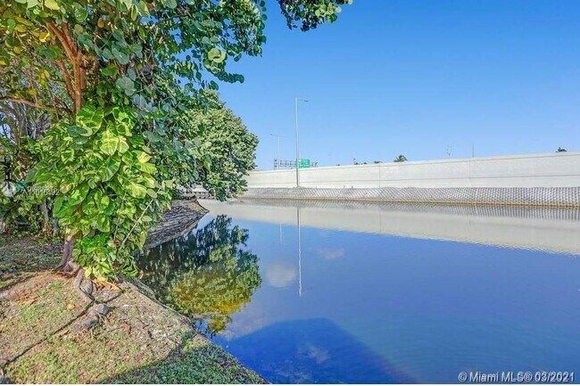 Foto del edificio - 3941 NW 13th St