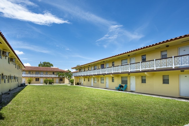 Building Photo - 2121 Davie Blvd