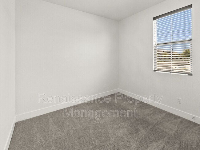 Building Photo - 857 Loon St