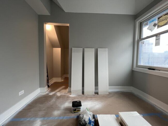 Building Photo - 1 bedroom in Chicago IL 60657