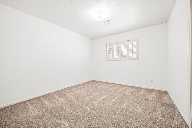 Foto del edificio - 630 Bradshaw Dr