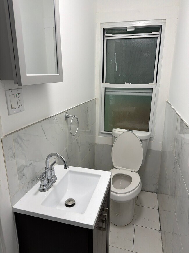 Foto del edificio - 748 Maple St