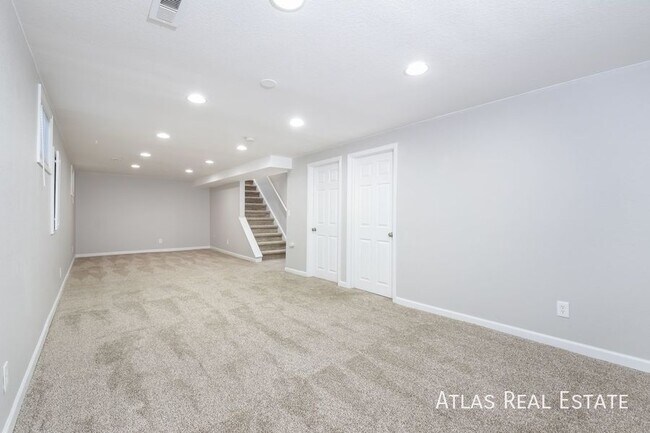 Building Photo - $500 off Move-In Costs and 4 WEEKS FREE RE...