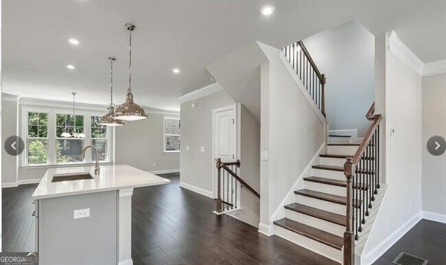 Foto del edificio - 1323 Harris Way S