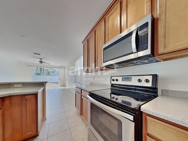 Building Photo - 6019 Blue Sage Dr