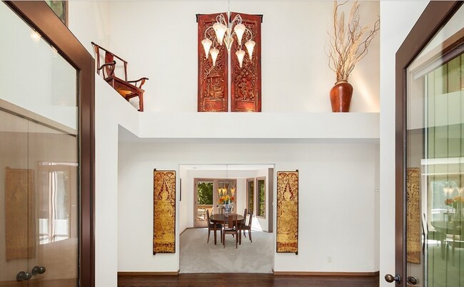 Building Photo - Elegant and Spacious Estate on Mercer Island