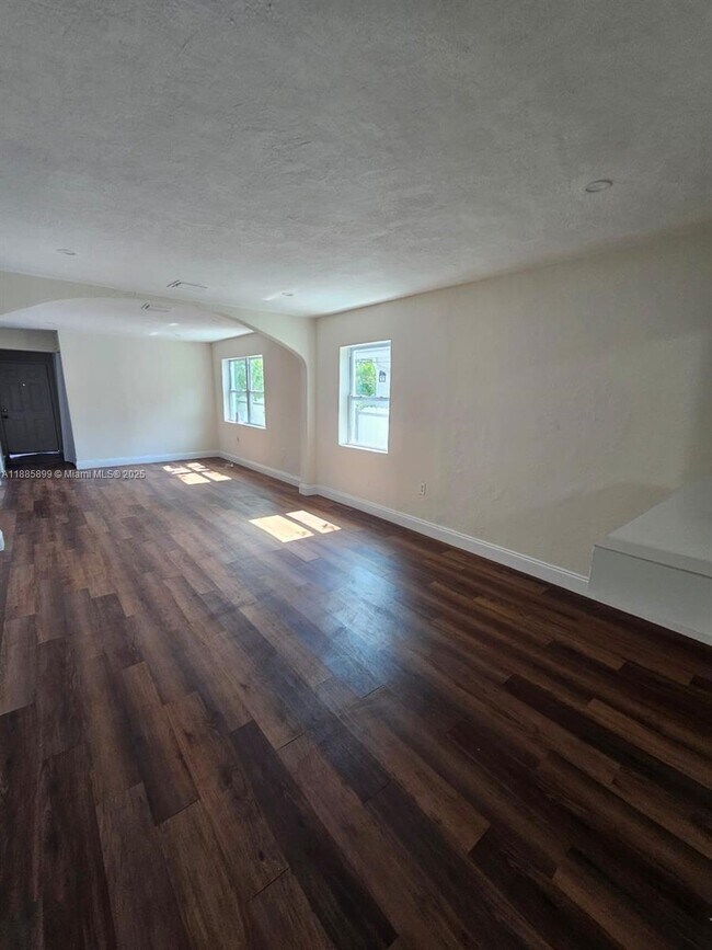 Foto del edificio - 1717 NW 69th St