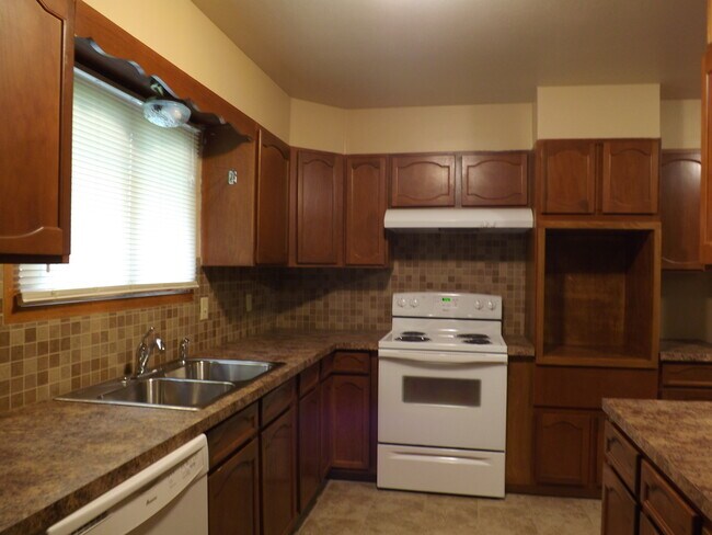 Building Photo - 1111 Wharton Manor Rd