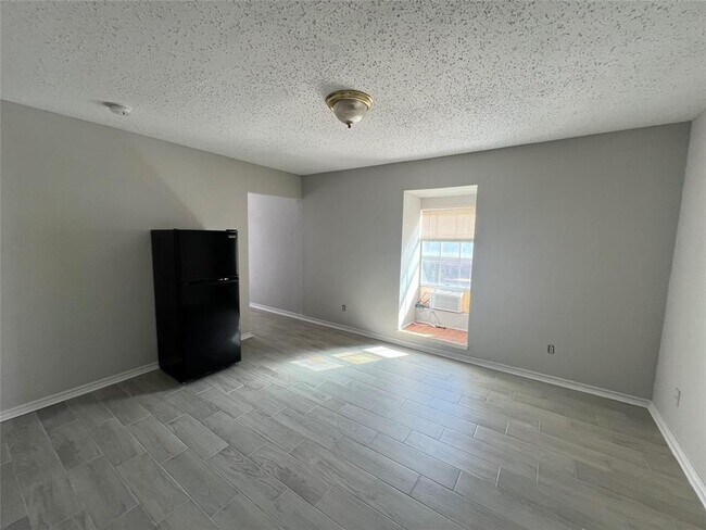 Building Photo - 9711 Linkmeadow Ln