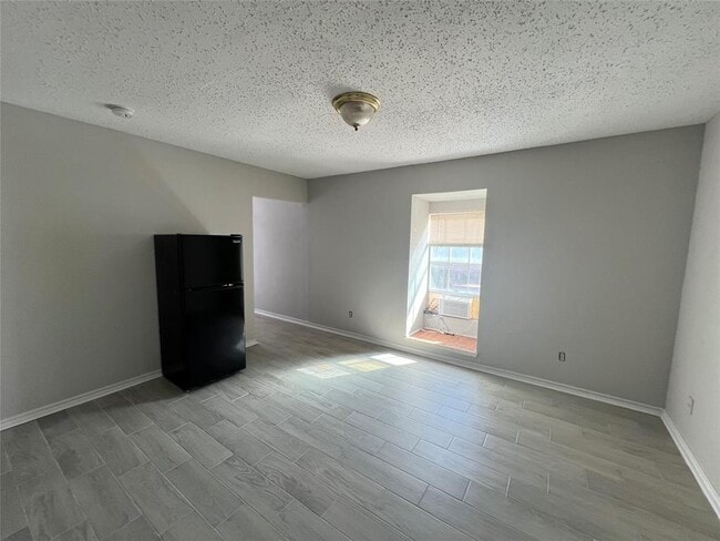 Foto del edificio - 9711 Linkmeadow Ln