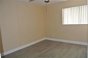 Building Photo - 2 br, 1.5 bath  - Lake Park Gardens