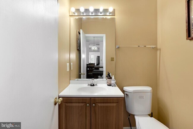 Building Photo - 10239 Cove Ledge Ct