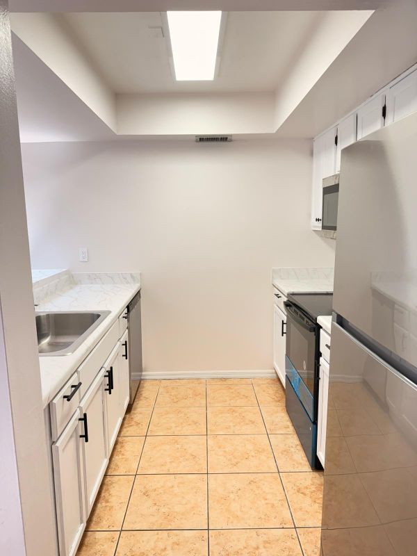 Building Photo - 387 Knox McRae Dr