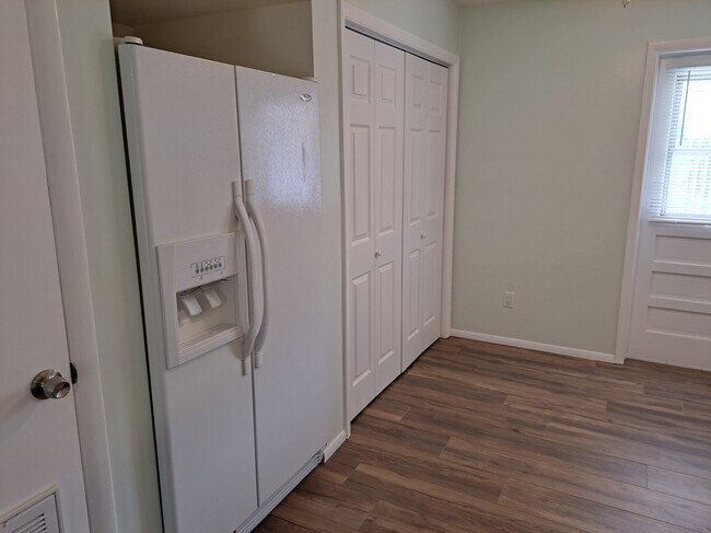 Kitchen - 90 Fulton Dr SE