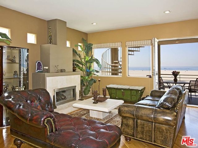 Primary Photo - 1329 Palisades Beach Rd